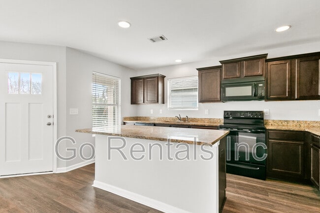 Foto del edificio - 16411 Waterbury Ln