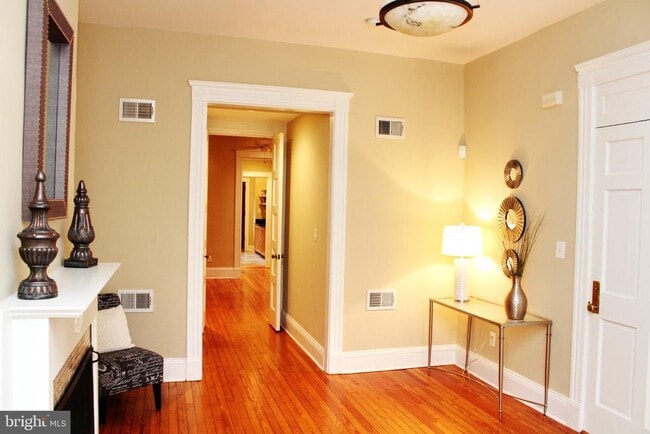 Building Photo - 1731 Riggs Pl NW