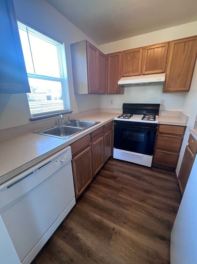 Building Photo - 217 Tanglewood Dr