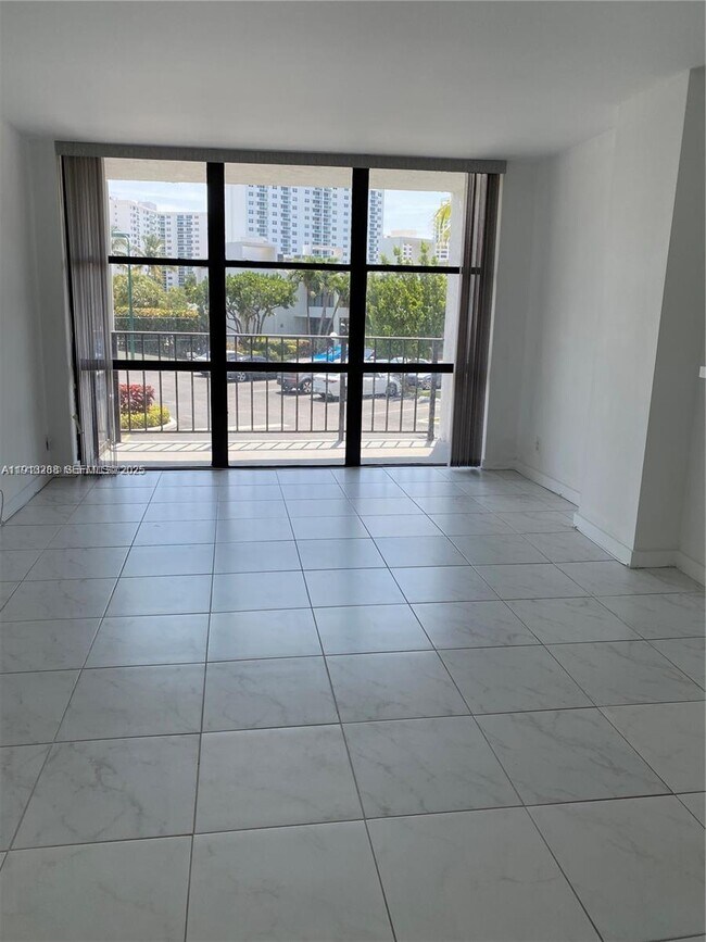 Foto del edificio - 1000 Parkview Dr