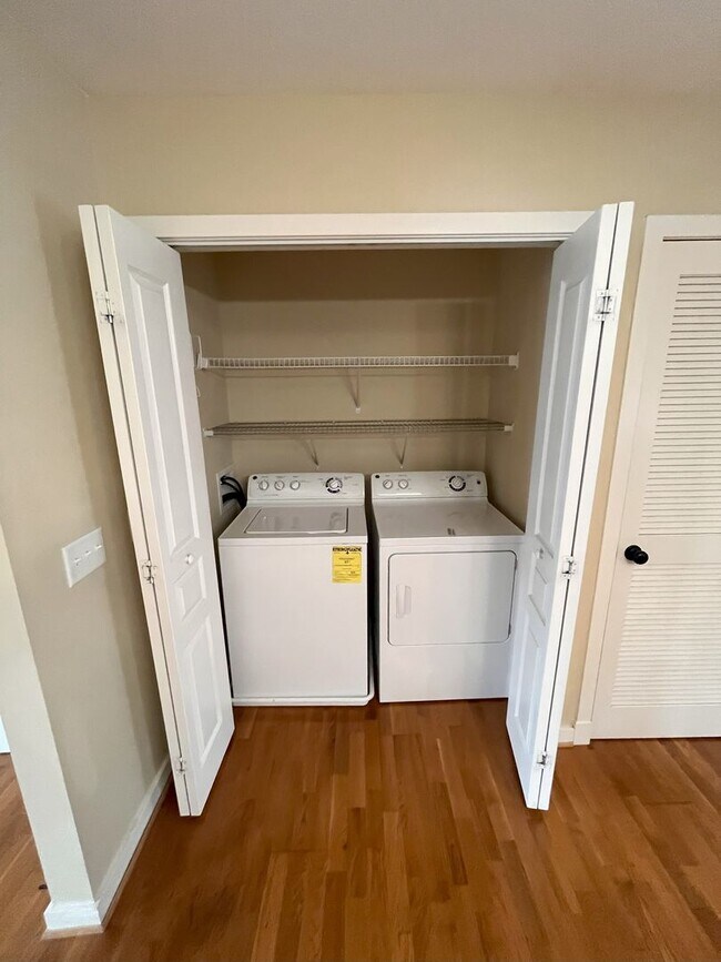 Foto del edificio - End Unit 3 Bedroom Townhouse in Harrisonburg