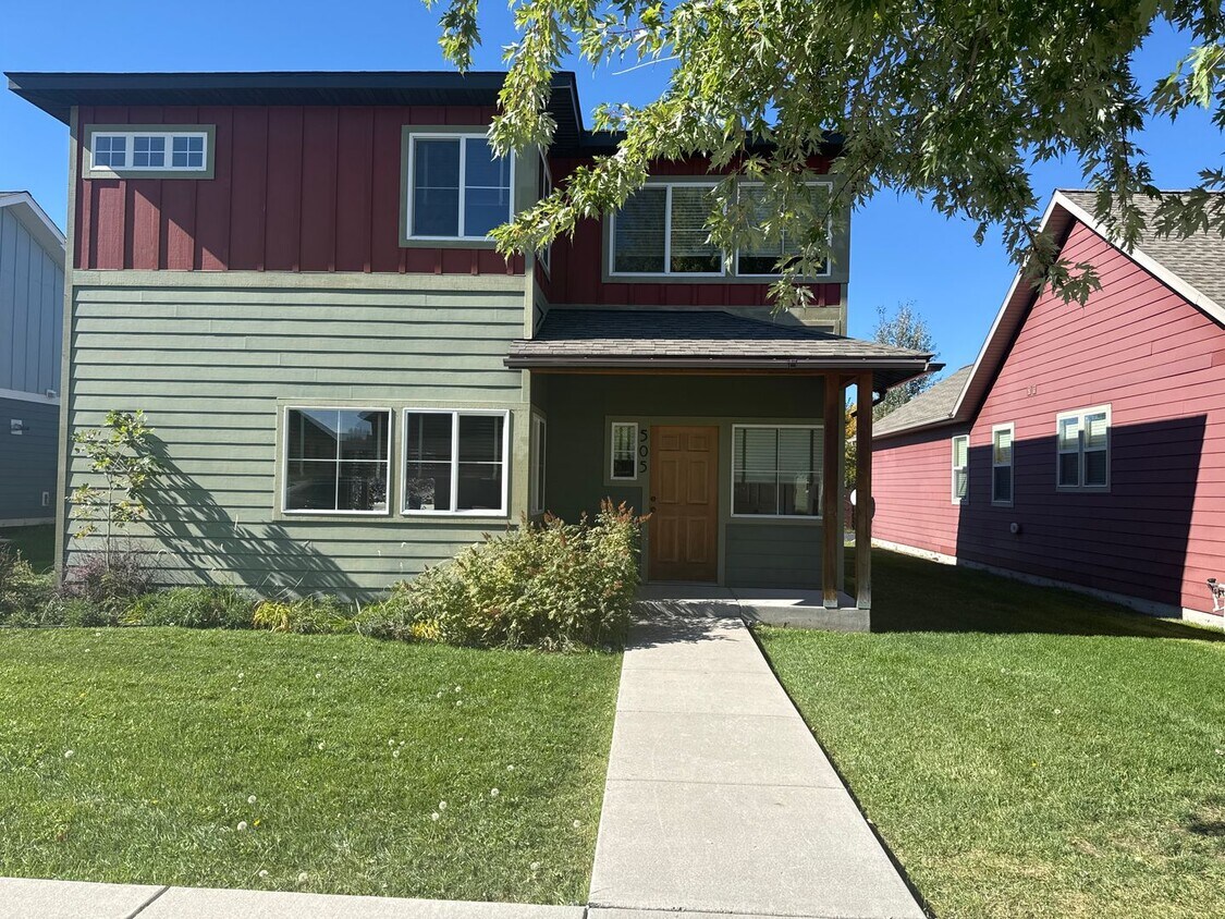Primary Photo - Fantastic home in Central Bozeman ready fo...