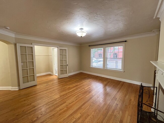 Building Photo - Spacious studio in great historic building...