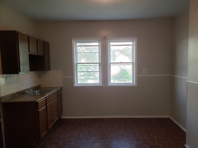 Building Photo - 154 Chenango St