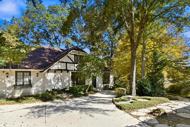 Foto del edificio - 2492 Elfinwing Ln