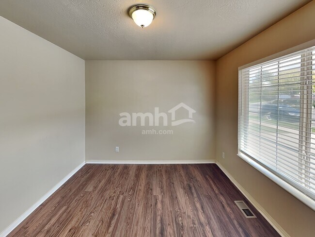 Building Photo - 1548 S 30 E