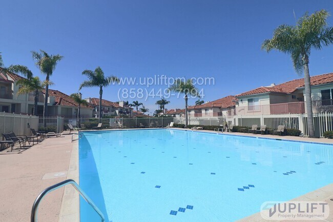 Foto del edificio - 3 Bed, 2 Bath Condo Near the Beach
