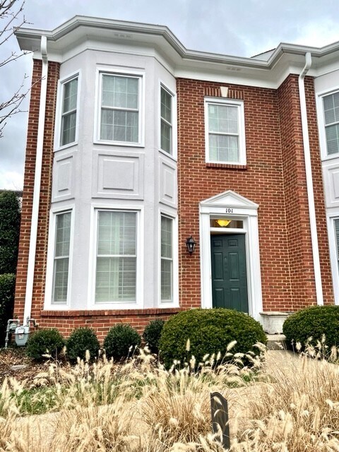 Primary Photo - 4204 Hillsboro Pike