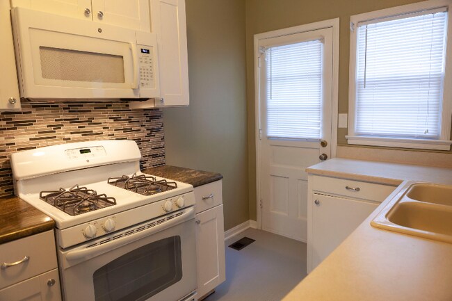 Building Photo - 202 S Bleckley Dr