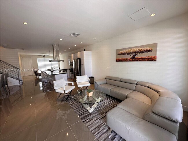 Foto del edificio - 6334 NW 104th Path