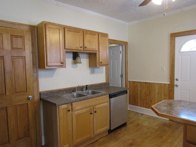 Building Photo - 3336 N Bartlett Ave