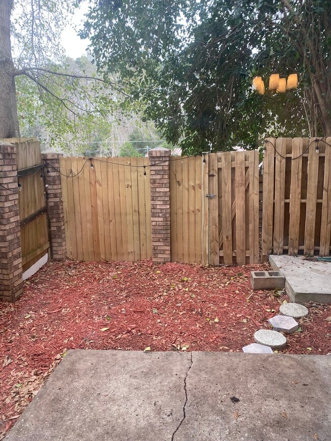 Building Photo - 611 Acorn Grove Ct