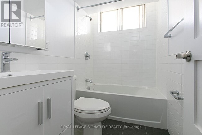 Photo du bâtiment - 525 Eglinton Ave E