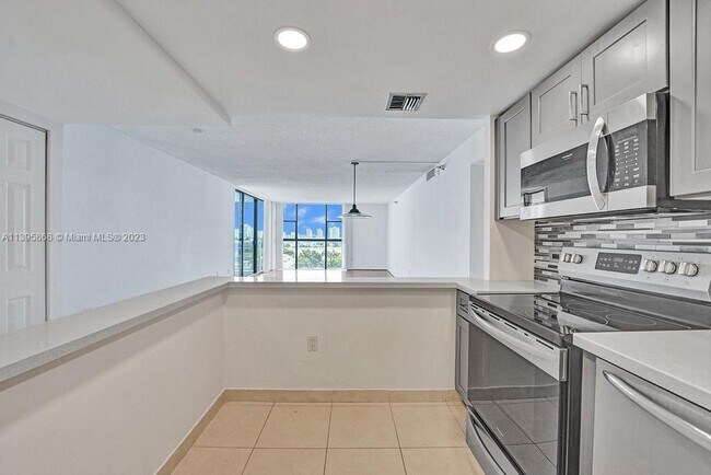 Building Photo - 20505 E Country Club Dr