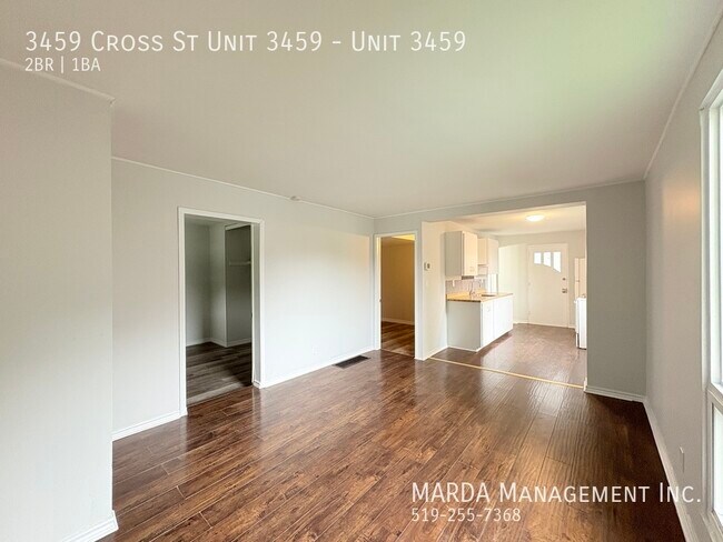 Photo du bâtiment - UPDATED 2-BEDROOM/1-BATH MAIN FLOOR UNIT I...