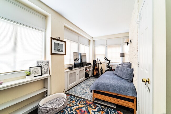 Building Photo - 51 Orchard Pl