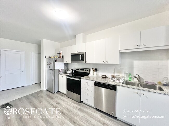 Photo du bâtiment - Modern 2-Bedroom, 1-Bath Condo – 1,000 Sq Ft
