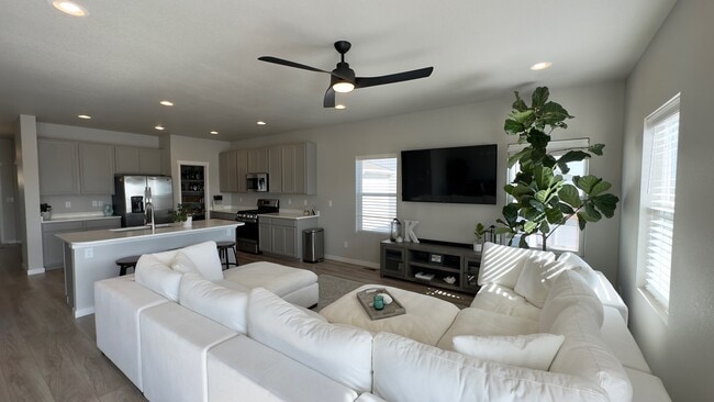 Building Photo - 965 Mouflon Dr