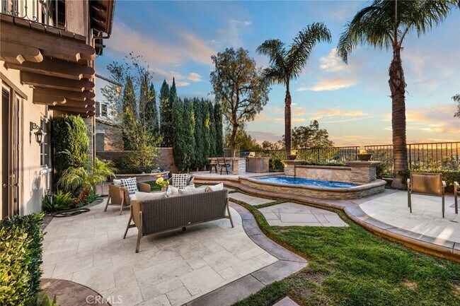 Foto del edificio - 33 Tall Hedge