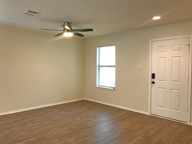 Building Photo - 751 New Bridge Dr