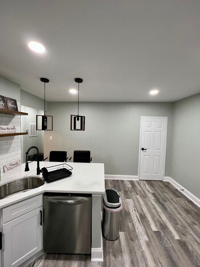 Barra de desayuno - 944 5th St