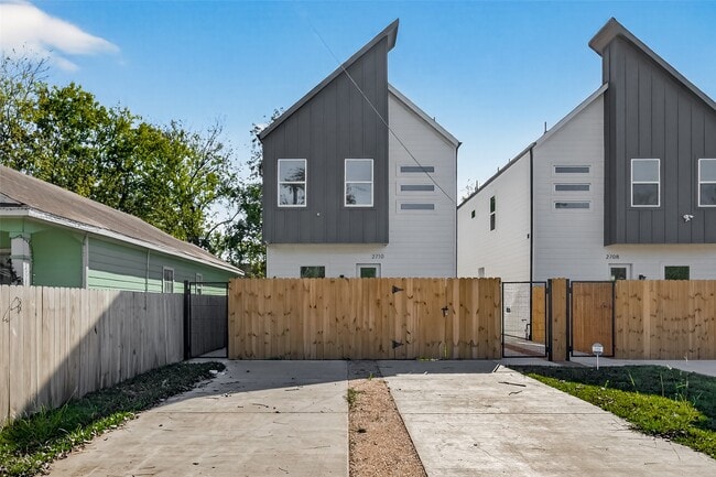 Foto del edificio - 2710 Bostic St