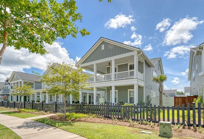 Foto del edificio - Beautifully Upgraded 3-Story Charleston Row Home in Premier Summers Corner Community
