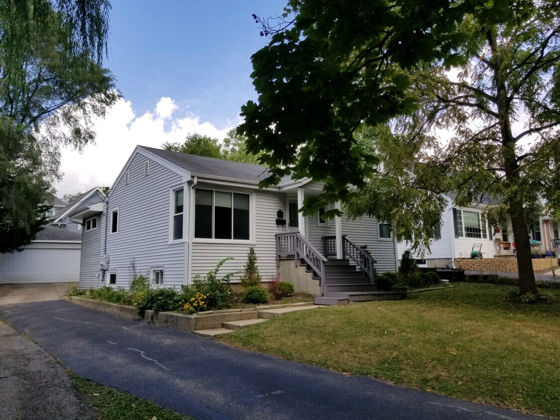Primary Photo - 732 Prairie Ave
