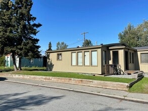 Building Photo - 1441 E 12th Ave