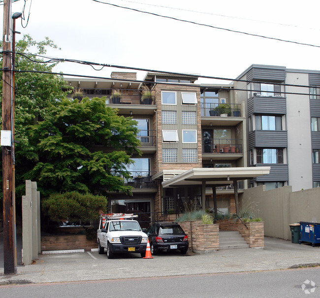 Building Photo - 330 W Roy St