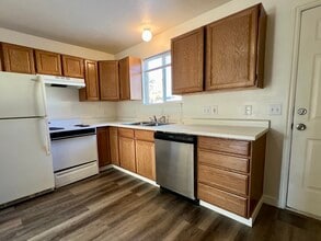 Building Photo - 682 N 400 W