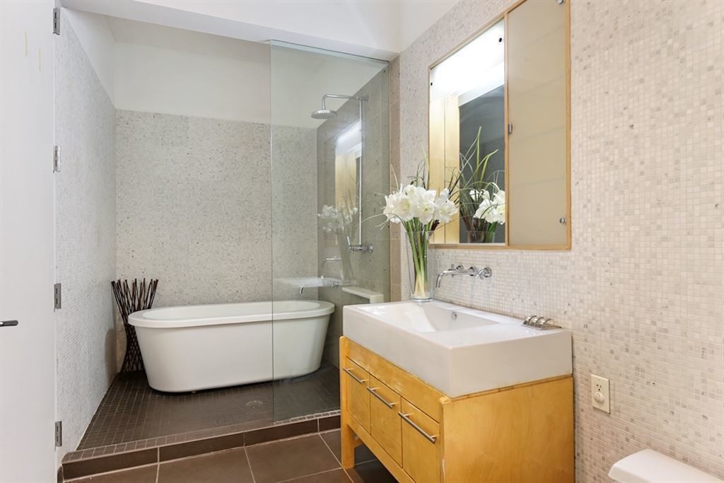 Foto principal - 2728 Thomson Ave