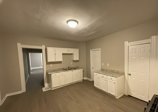 Foto del edificio - 1155 W 9th St