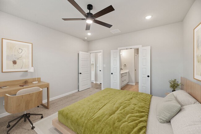 Foto del edificio - AVAILABLE NOW! LUXURIOUS TRIPLEX LOCATED ON 1-ACRE LOT IN MIDLOTHIAN, TX!