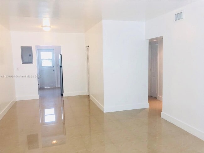 Building Photo - 8227 Crespi Blvd