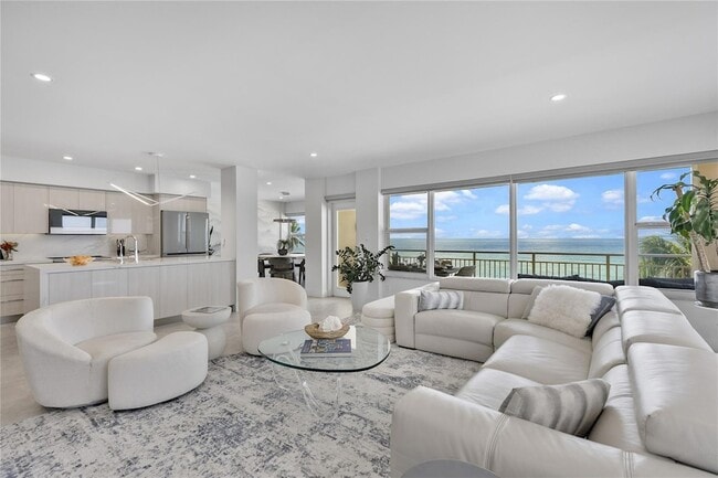 Building Photo - 601 Longboat Club Rd