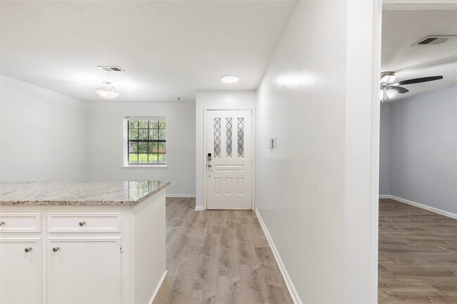 Building Photo - 8 Fallenstone Dr
