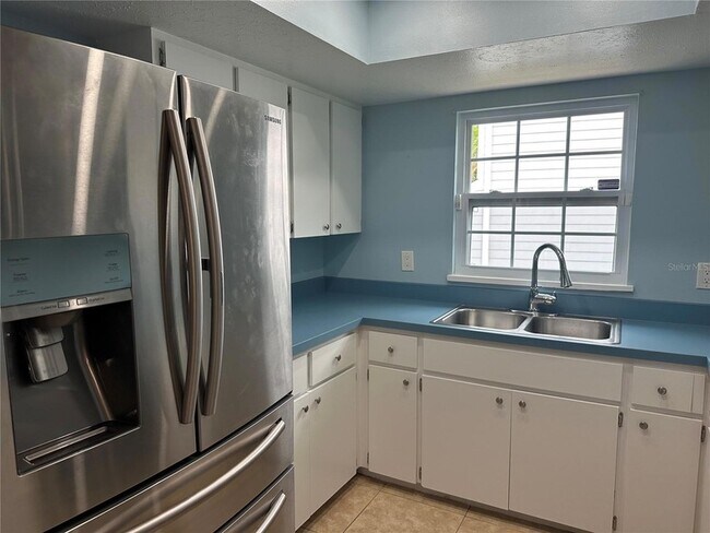 Foto del edificio - 2416 Webber St