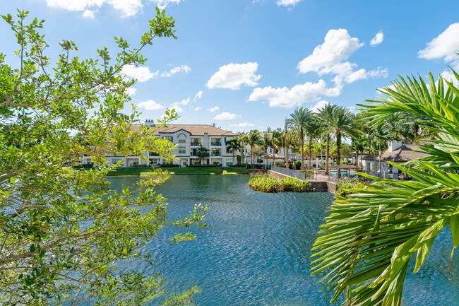 Vistas del estanque - Avalon Coconut Creek