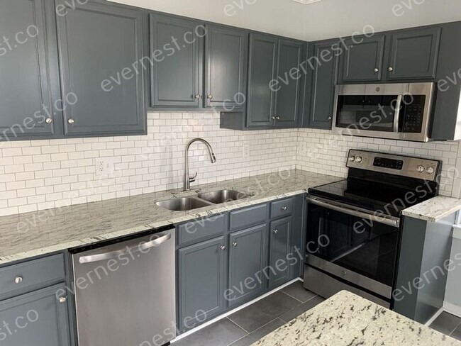 Building Photo - 1402 Bainbridge St