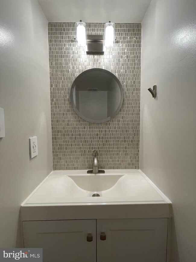 Building Photo - 4556 Metro Ct