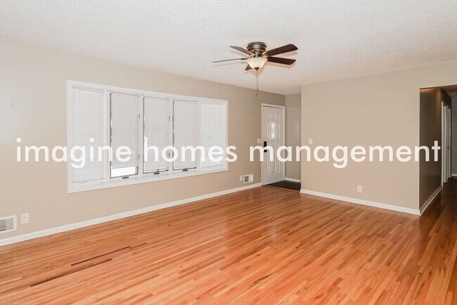 Foto del edificio - Remodeled Home in Brooklyn Center. Pets We...