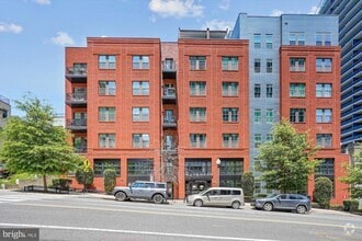 Building Photo - 1411 Key Blvd