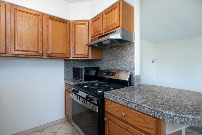 Foto del edificio - 1Br in Carlsbad with Parking ~ Less than a Mile from the Beach!