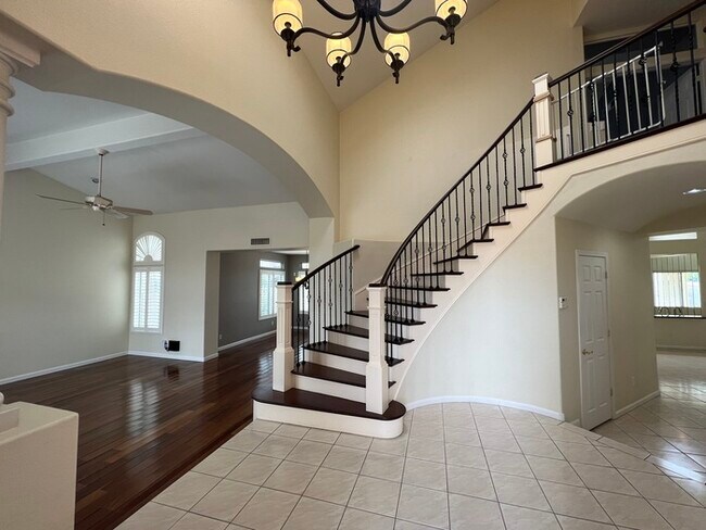 Foto del edificio - Tucked into the hills of South Mountain be...
