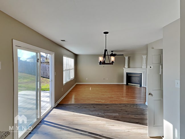 Building Photo - 303 Holton Dr
