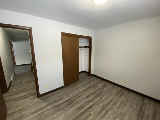 Building Photo - 334 Center St