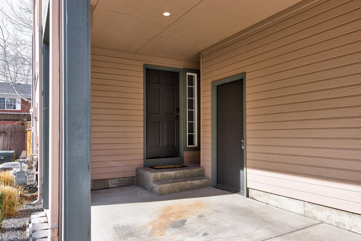 Primary Photo - 2bd, 2b Urban Townhome awaits in SE Boise!