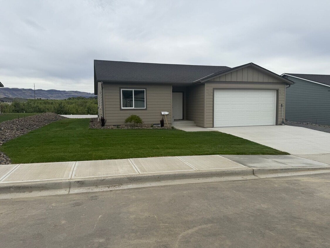 Foto principal - New Construction 3 bed, 2 bath!