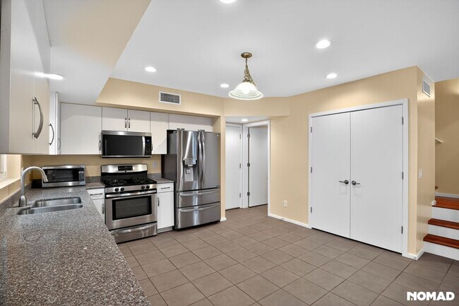 Foto del edificio - 841 E Park Modern Dr